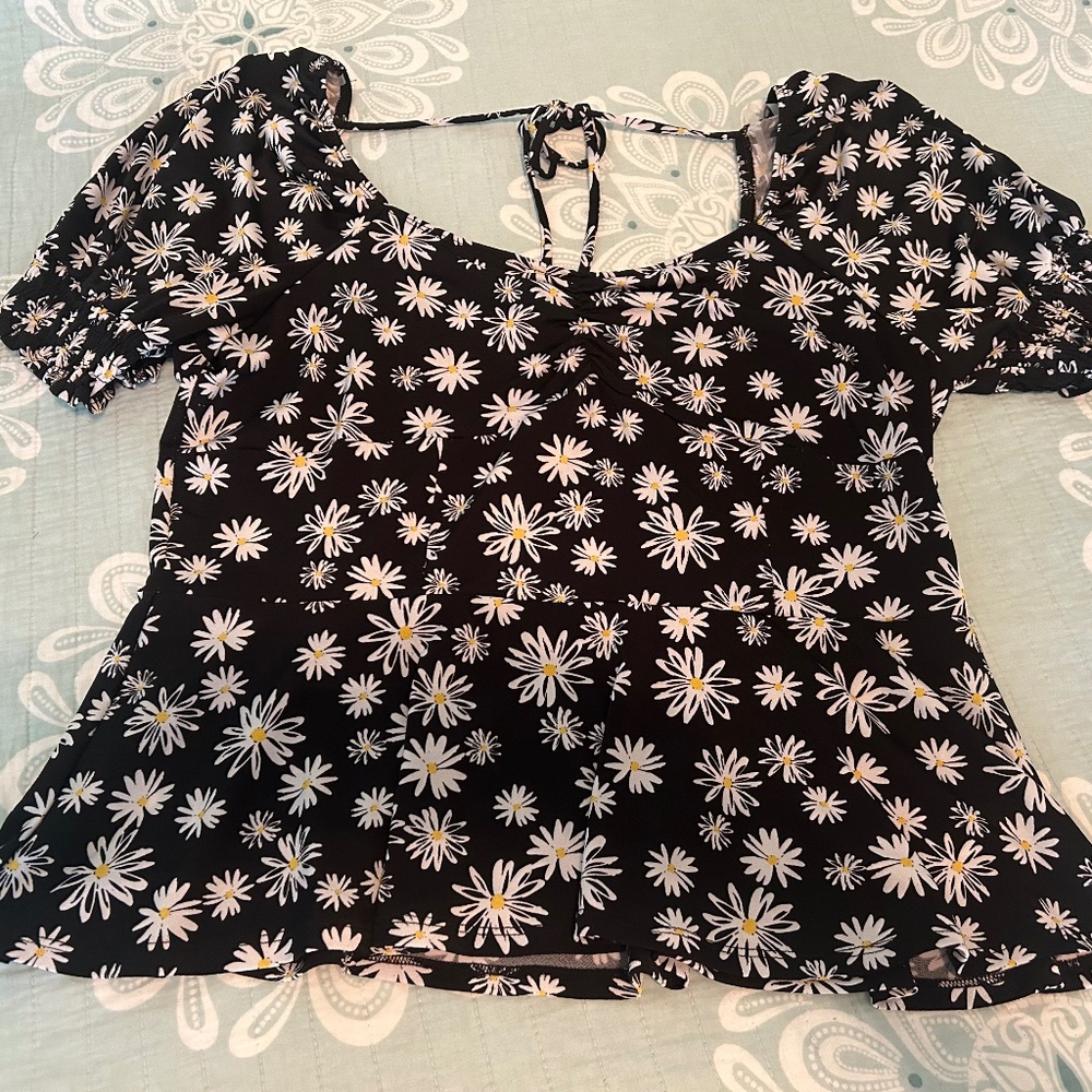 Pretty daisy top